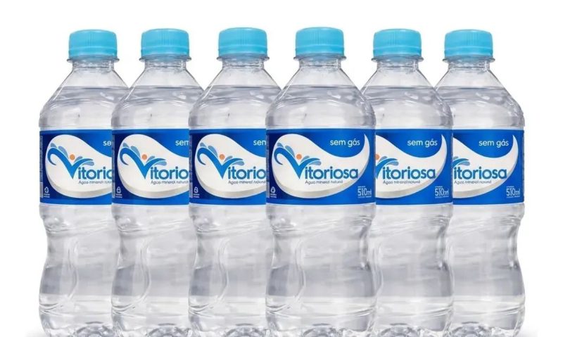 Água mineral suspensa pela Anvisa por risco sanitário