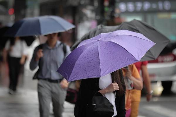 Alerta vermelho em SP: tempestades e risco de tornados fecham escolas