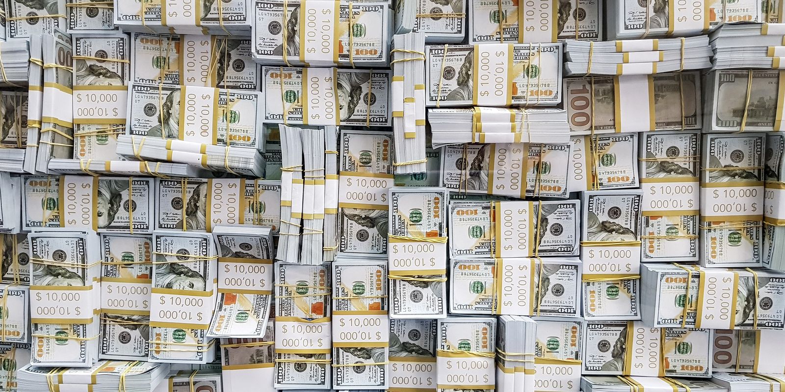 Alta do dólar e volatilidade no mercado exigem cautela nas finanças