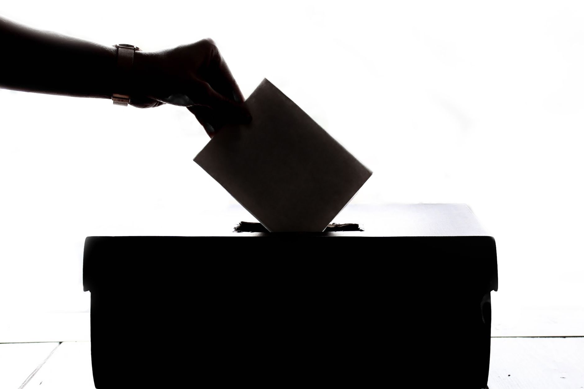 Falta de certidão eleitoral bloqueia concursos e serviços públicos