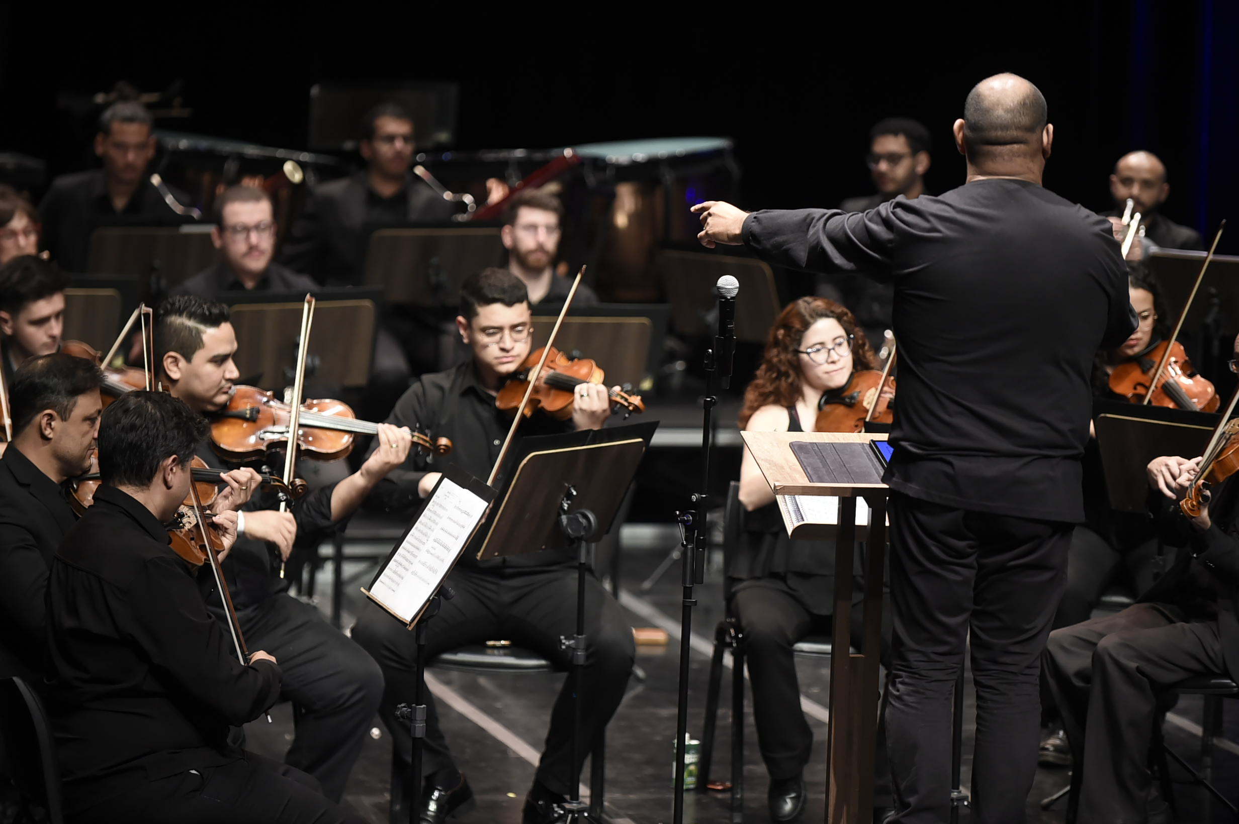 Concerto gratuito da GRU Sinfônica agita o Teatro Adamastor