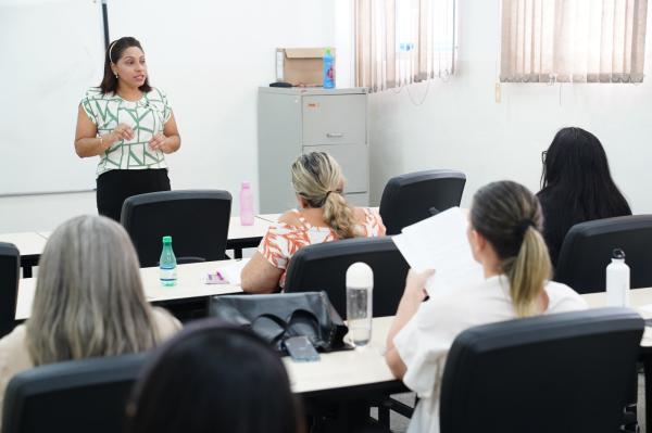 Curso profissionalizante gratuito capacita moradores para o setor de eventos