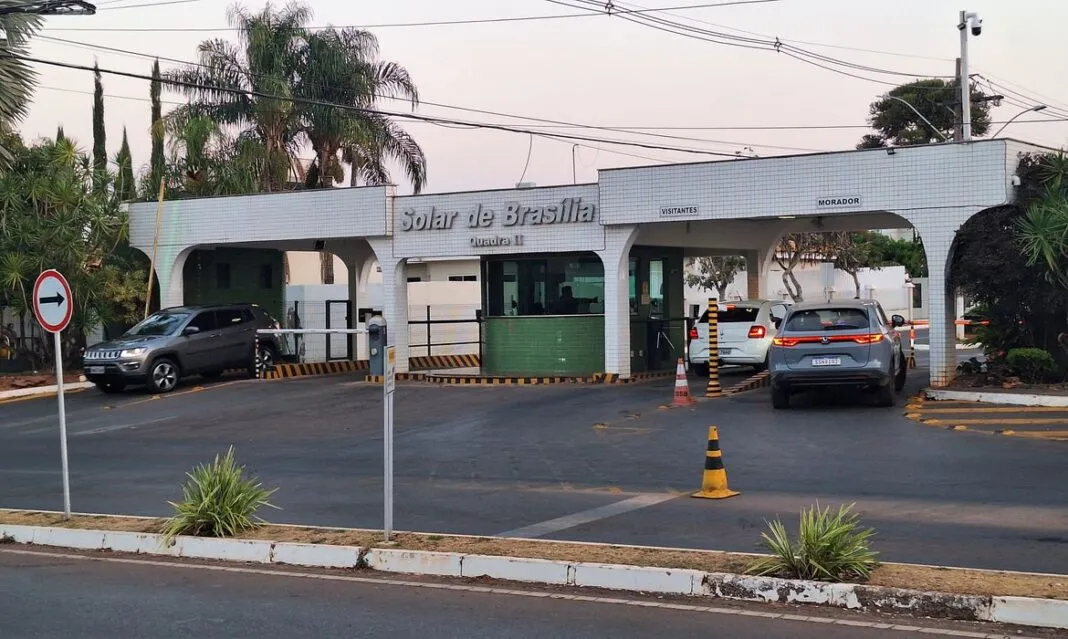 Ex-presidente cumpre prisão domiciliar e depende de autorização do STF para receber visitas