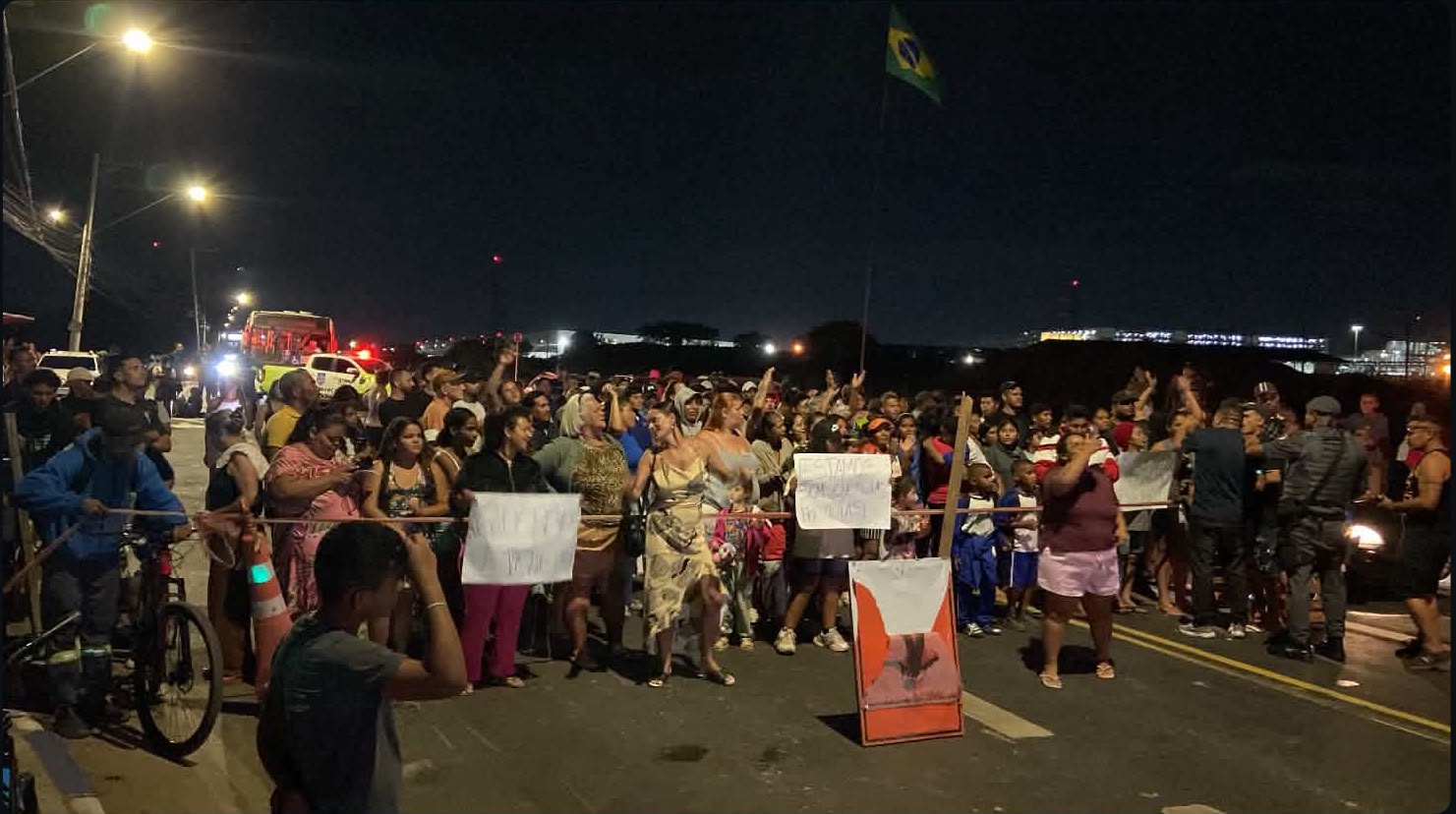Falta de luz por nove dias gera protesto no bairro Malvinas