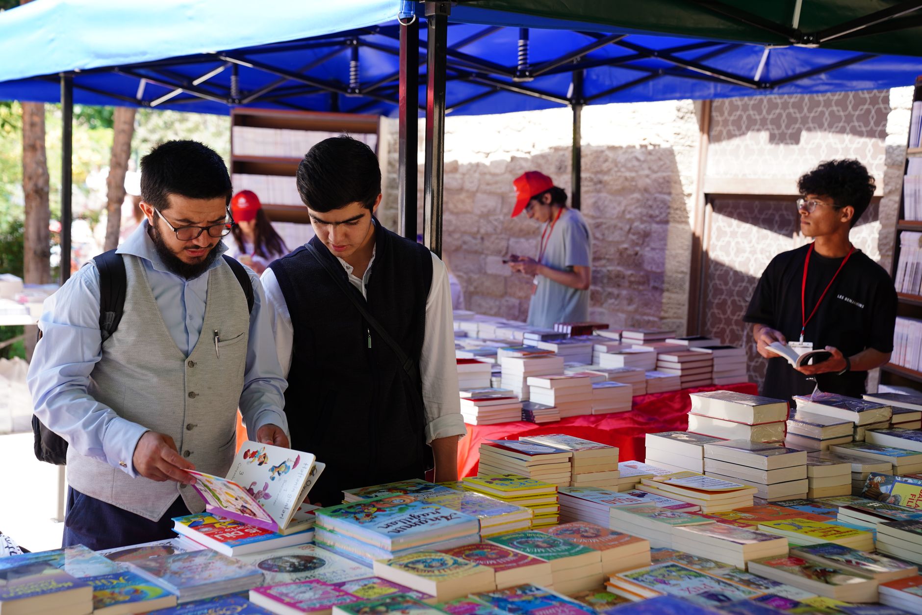 Feira literária reúne escritores locais na Vila Galvão no dia 26