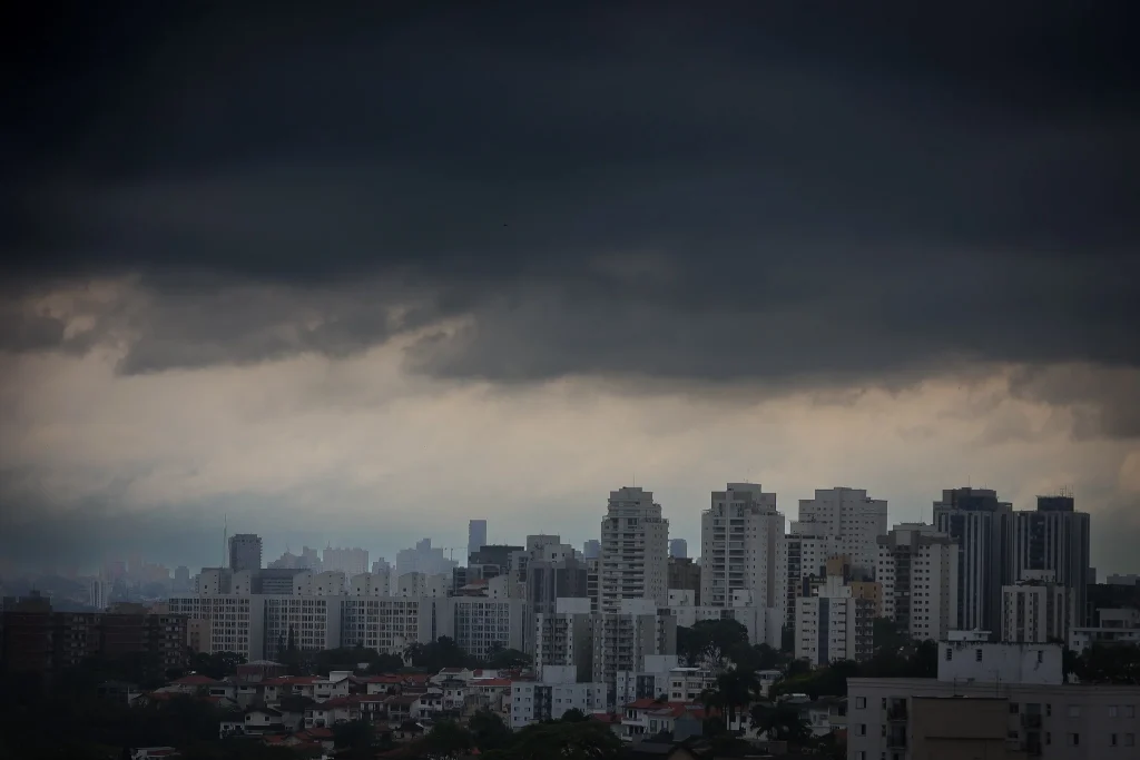 Frente fria muda o tempo em Guarulhos e no estado neste domingo