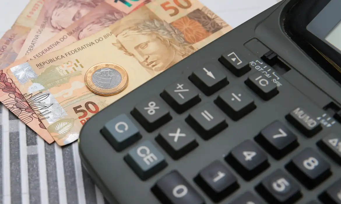 Governo mira R$ 636 bilhões com nova taxa em 2027