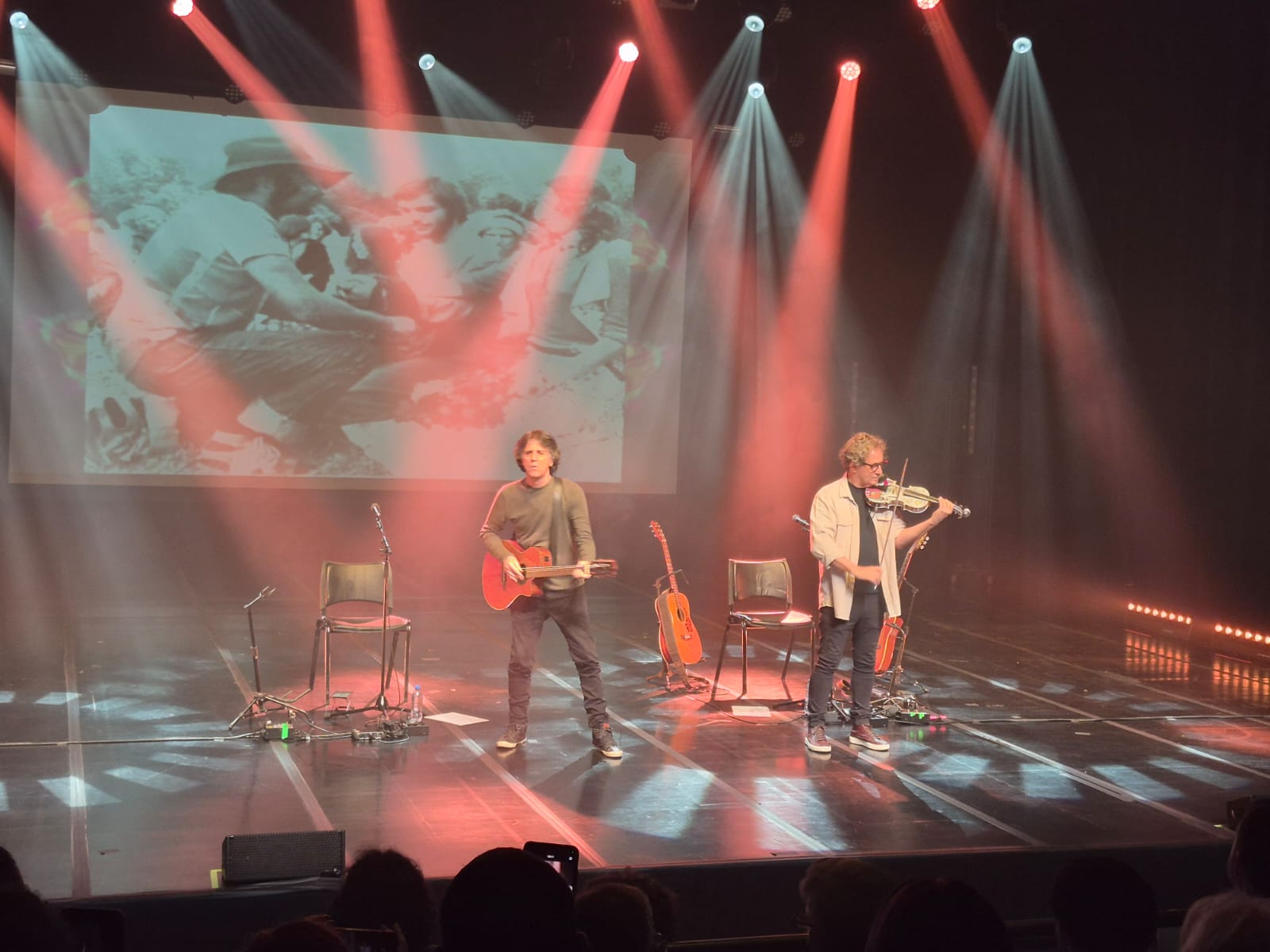 Kleiton e Kledir lotam Sesc Guarulhos em noite de nostalgia