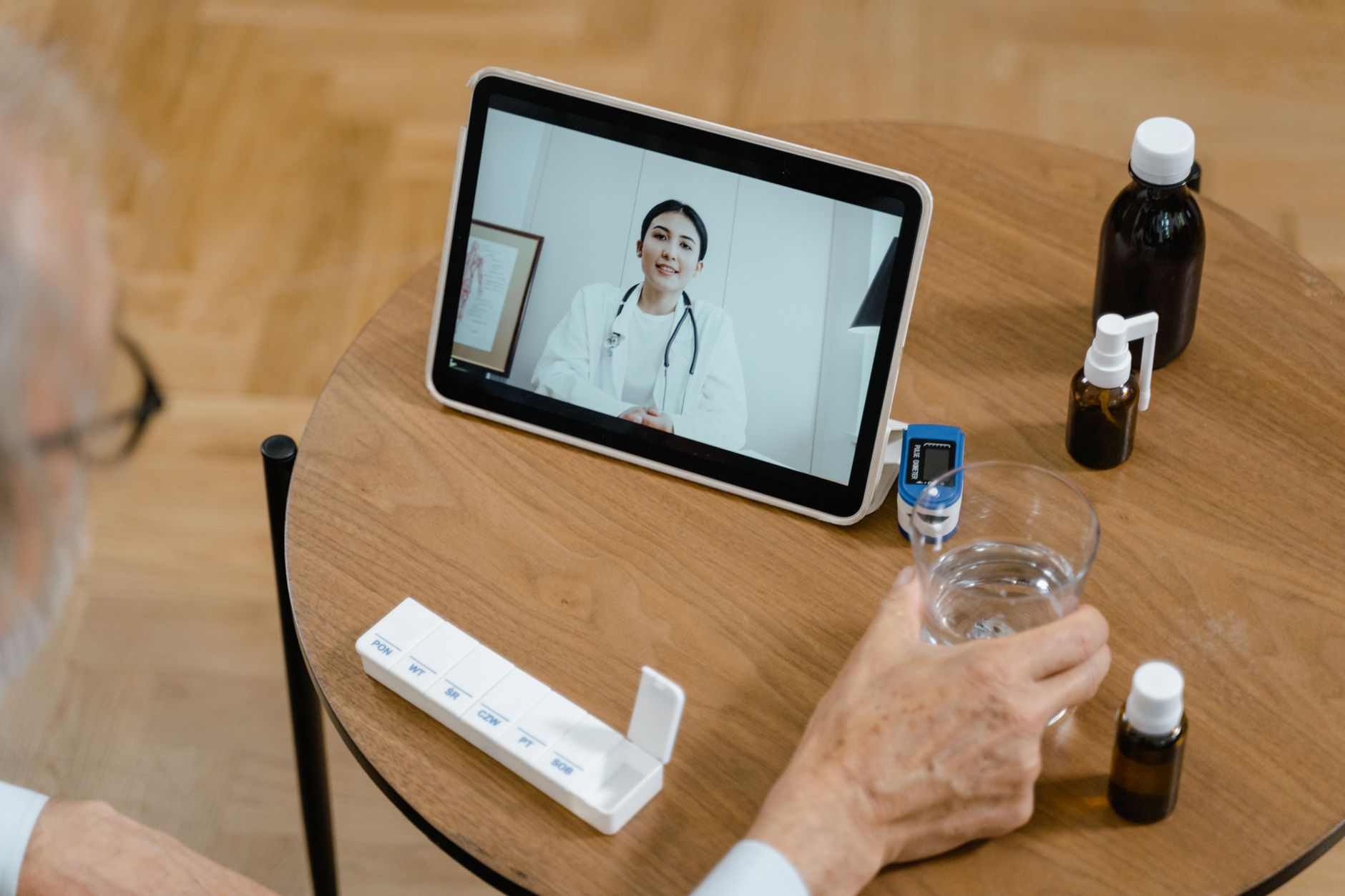 Médicos influenciadores movimentam bilhões no mercado digital