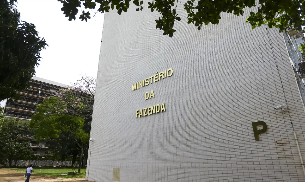 Ministério da Fazenda revisa para baixo projeção do PIB para 2026 e 2027