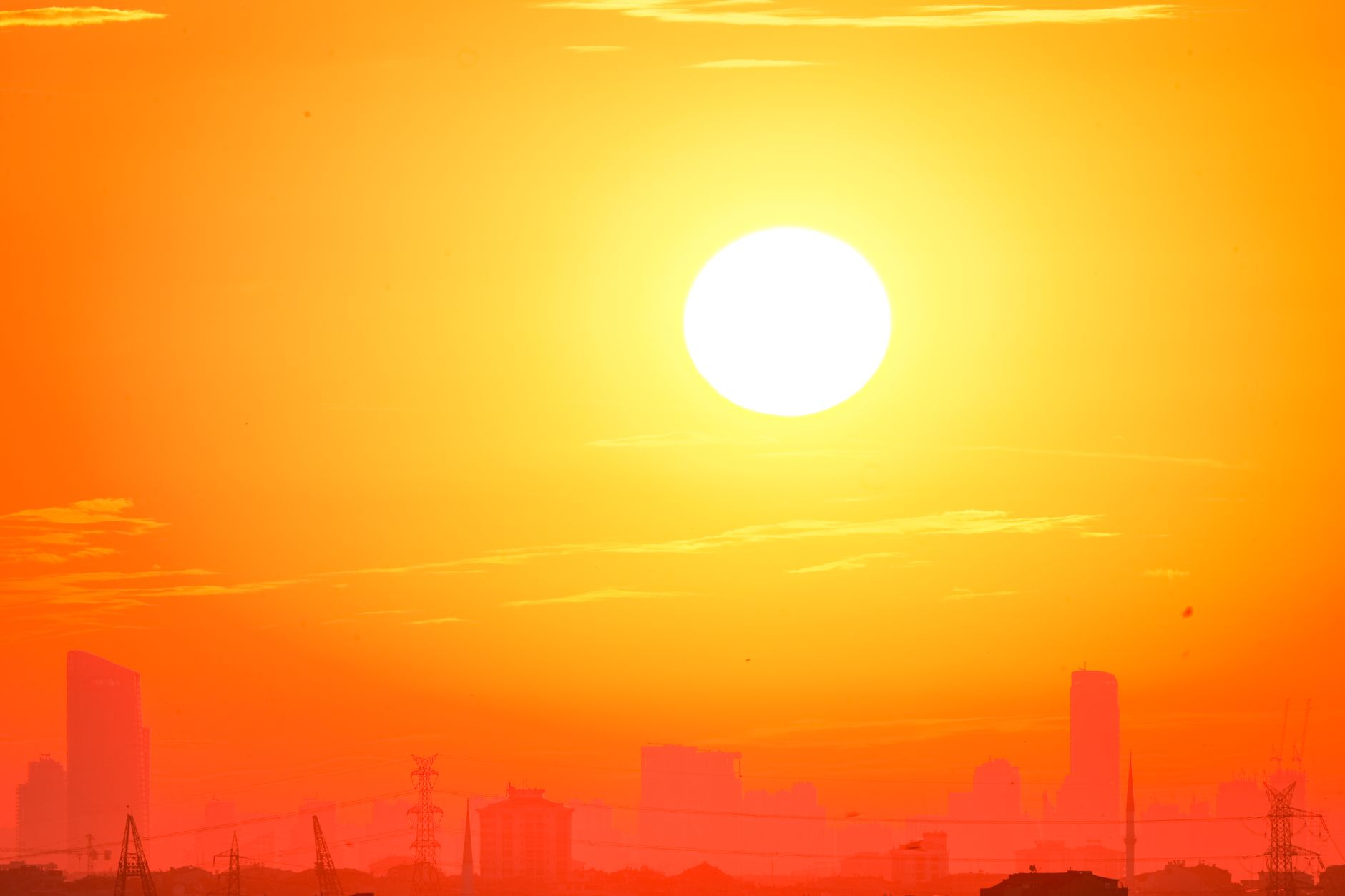 Onda de calor extrema atinge vários estados e temperaturas sobem