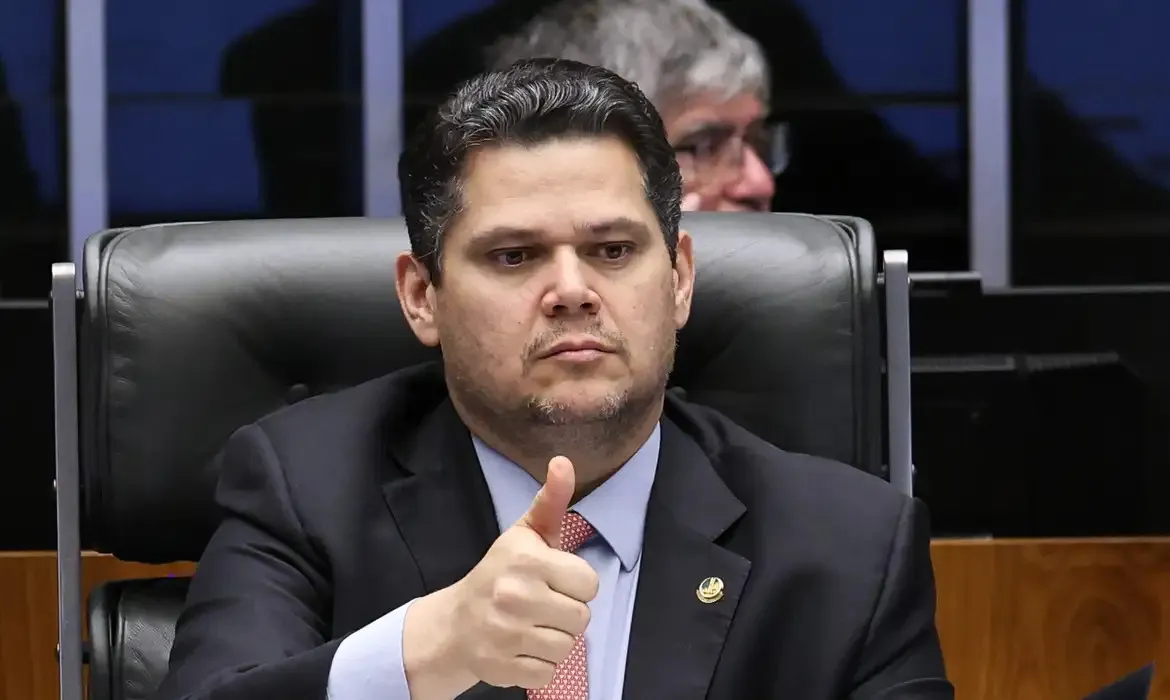 Presidente do Senado despachou a PEC para a CCJ na sexta-feira
