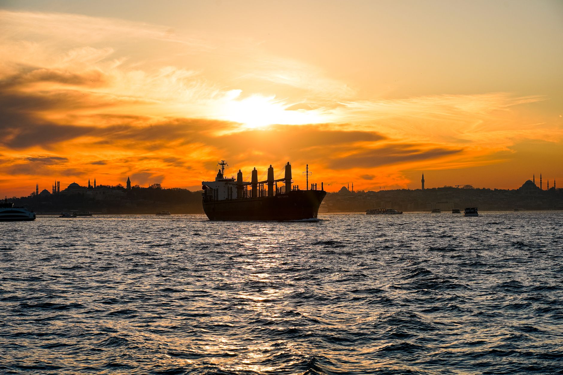 Petrobras apresenta navio operado exclusivamente por mulheres