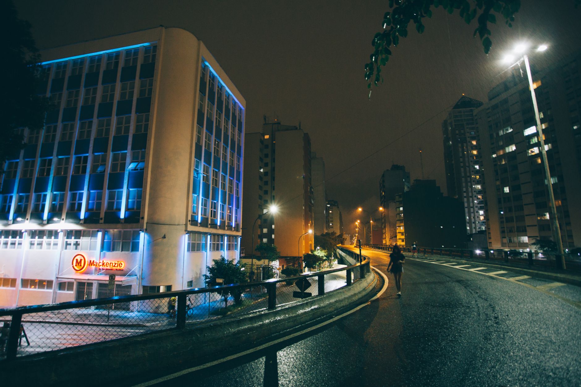 Frente fria traz queda de temperatura e chuva passageira a Guarulhos nesta sexta-feira