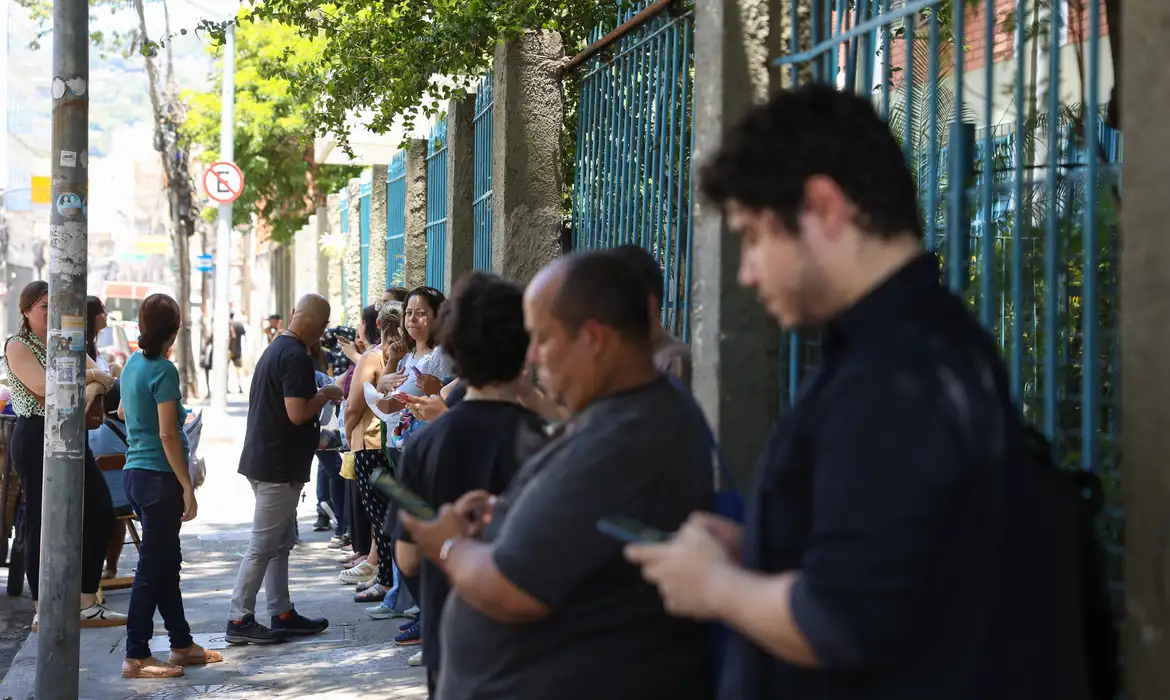 Prova Nacional Docente ocorre neste domingo em todo o país