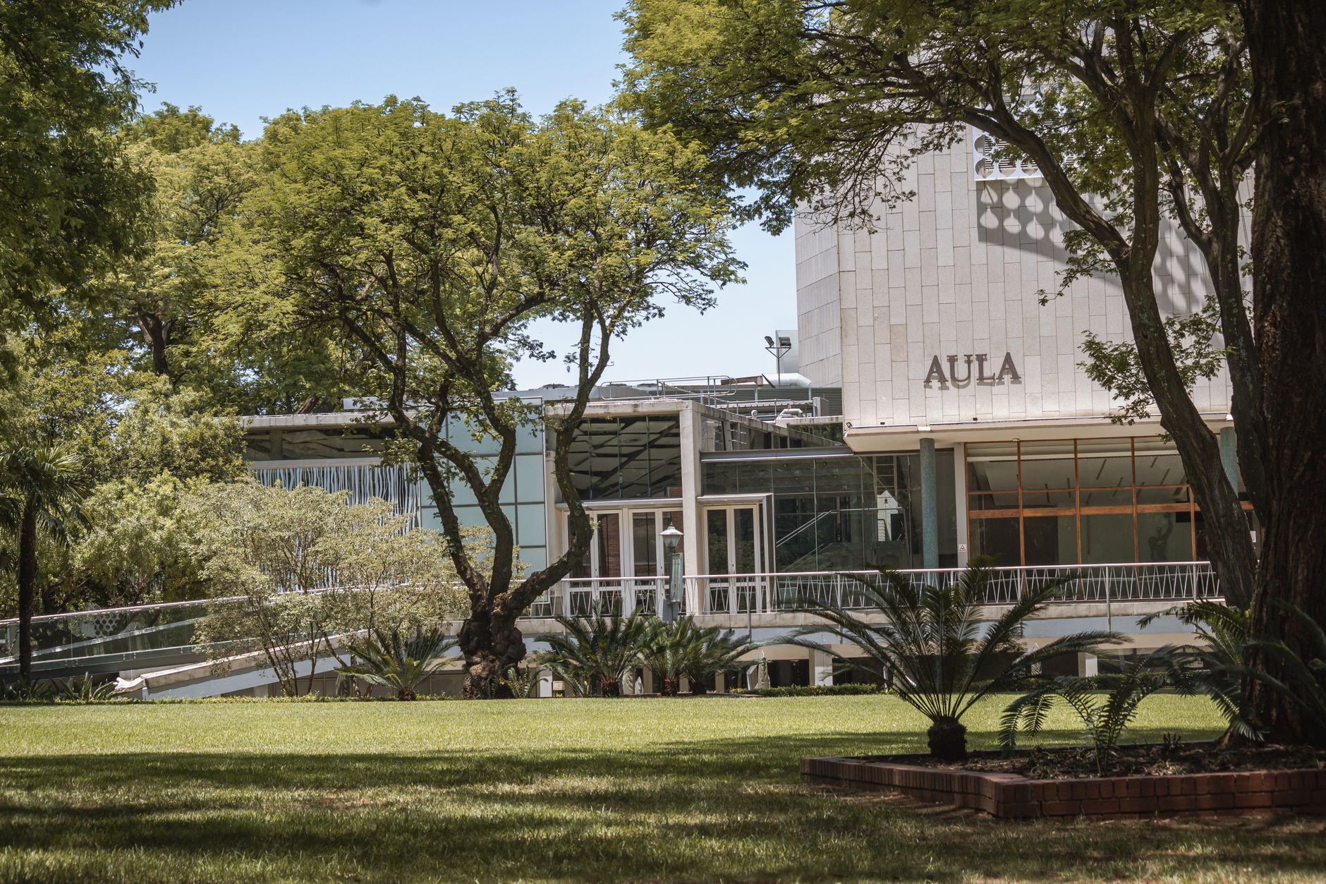 Relatório da OCDE aponta desafios na formação de professores no Brasil