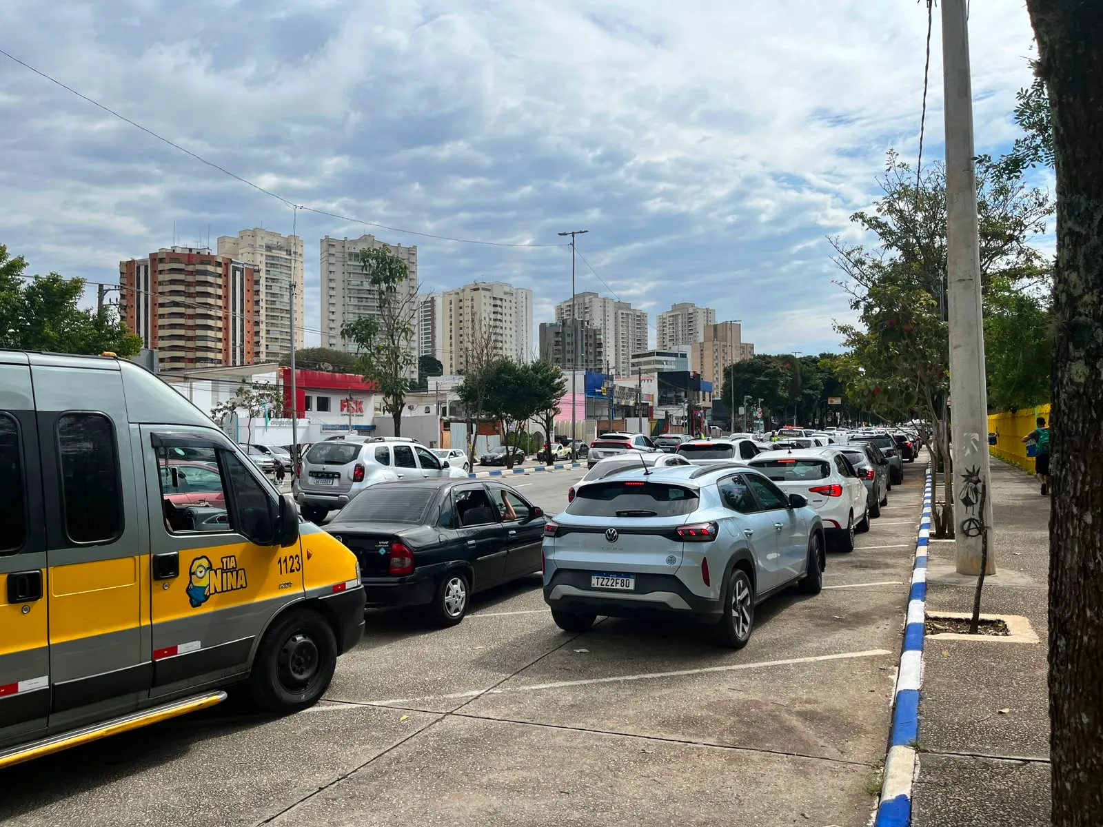 Drive-thru de vacinação contra o sarampo no Bosque Maia