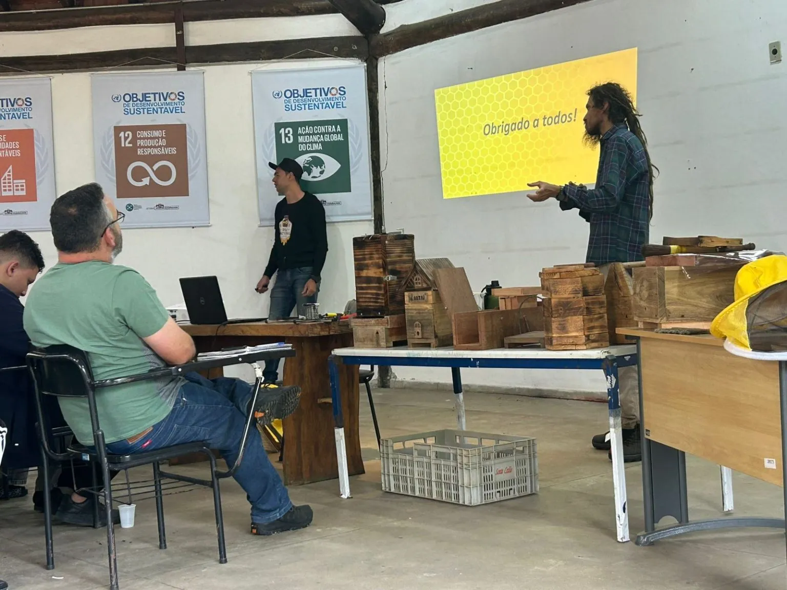 Encontro sobre Abelhas Nativas tem palestras e feira de produtos