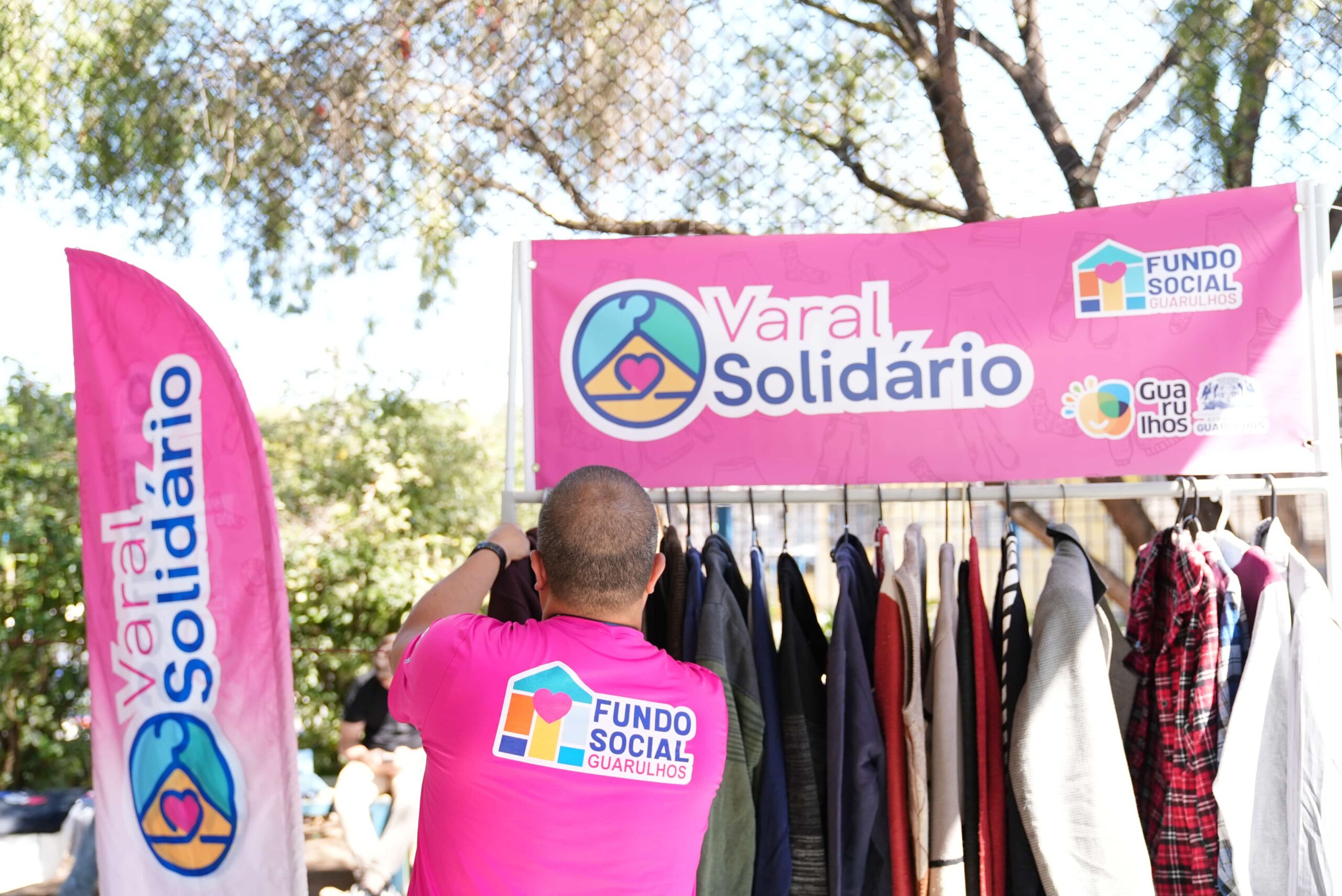 Varal Solidário distribui roupas e calçados no Jardim São João