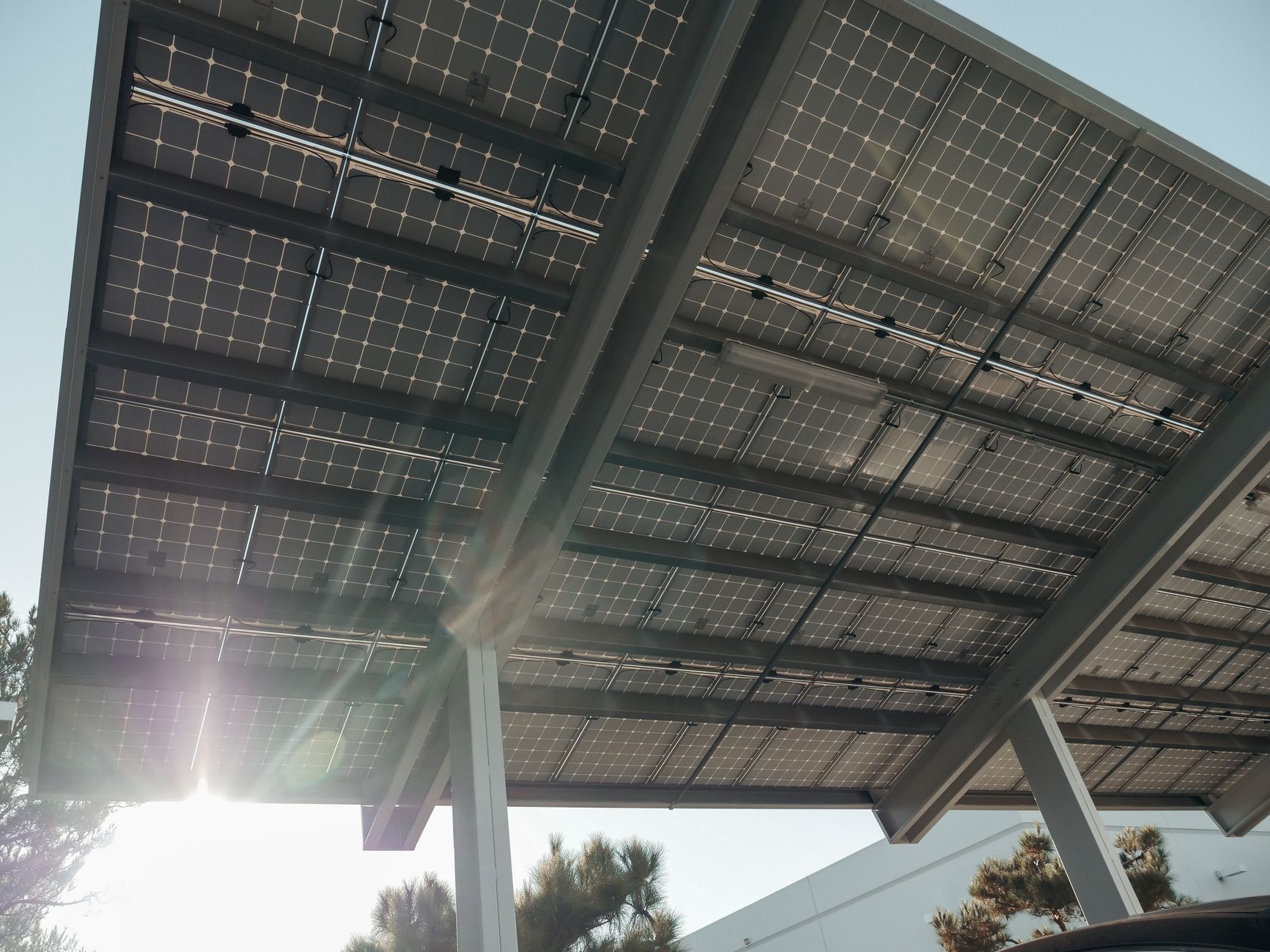 Agência reguladora avalia novas regras para excedente de energia solar