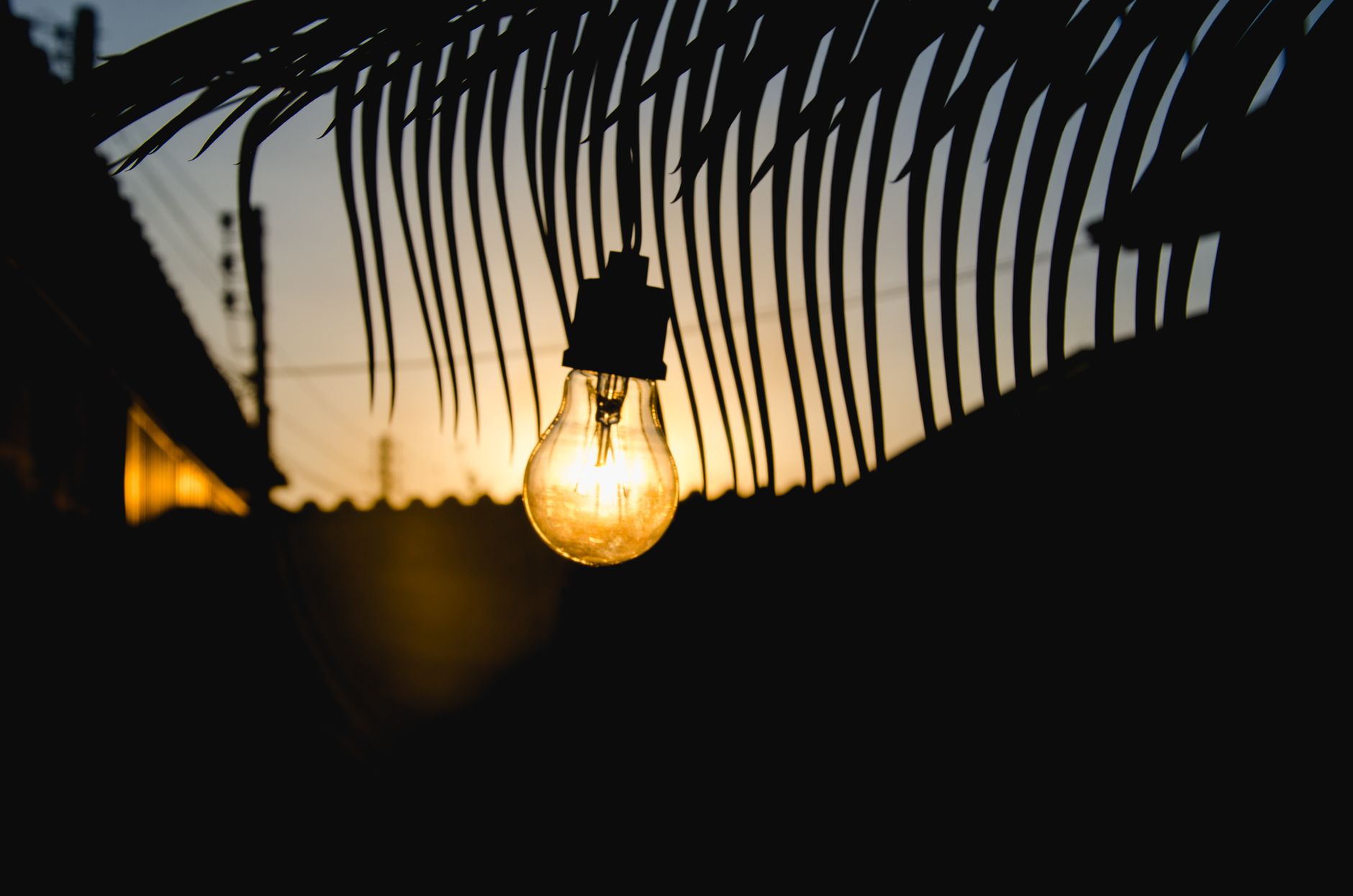 Conta de luz no Brasil deve subir 9,4% em 2026 segundo previsão