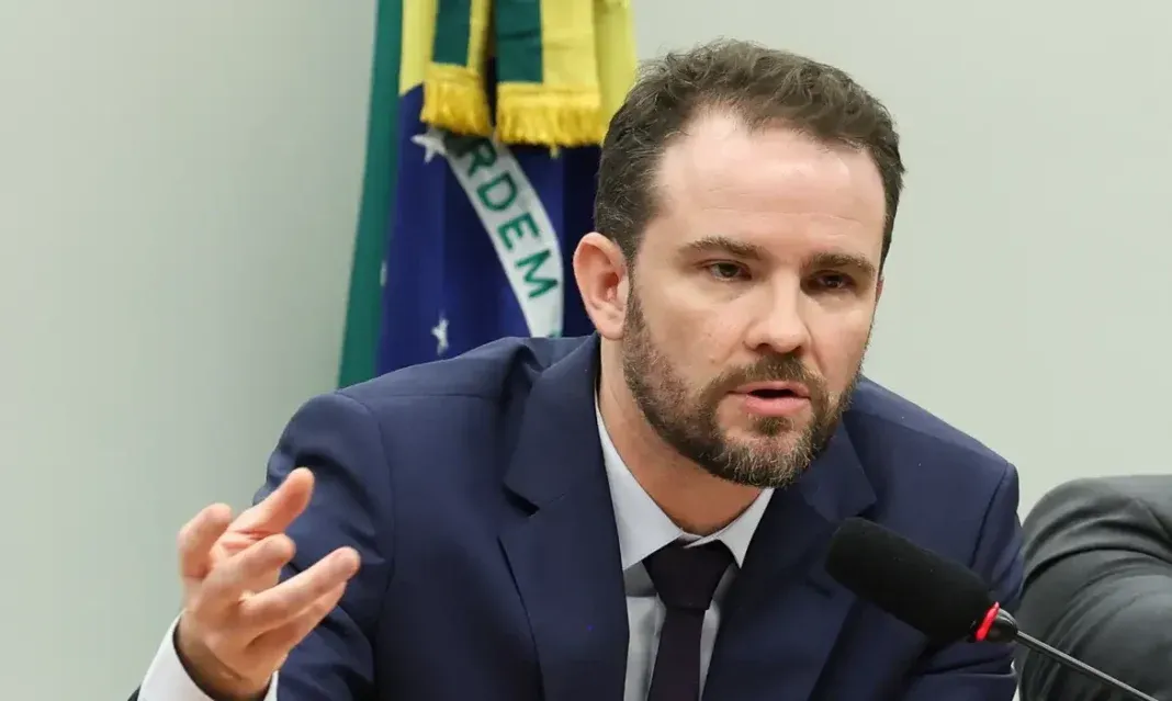 Ministro da Fazenda, Dario Durigan, falou sobre a dívida pública à Globonews