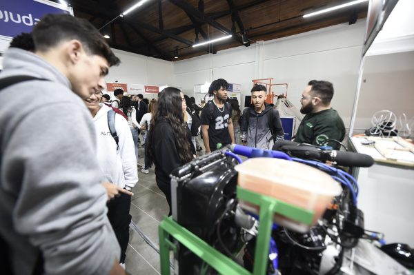 Feira do Estudante em Guarulhos traz 1,5 mil vagas e atrações no Espaço Inter