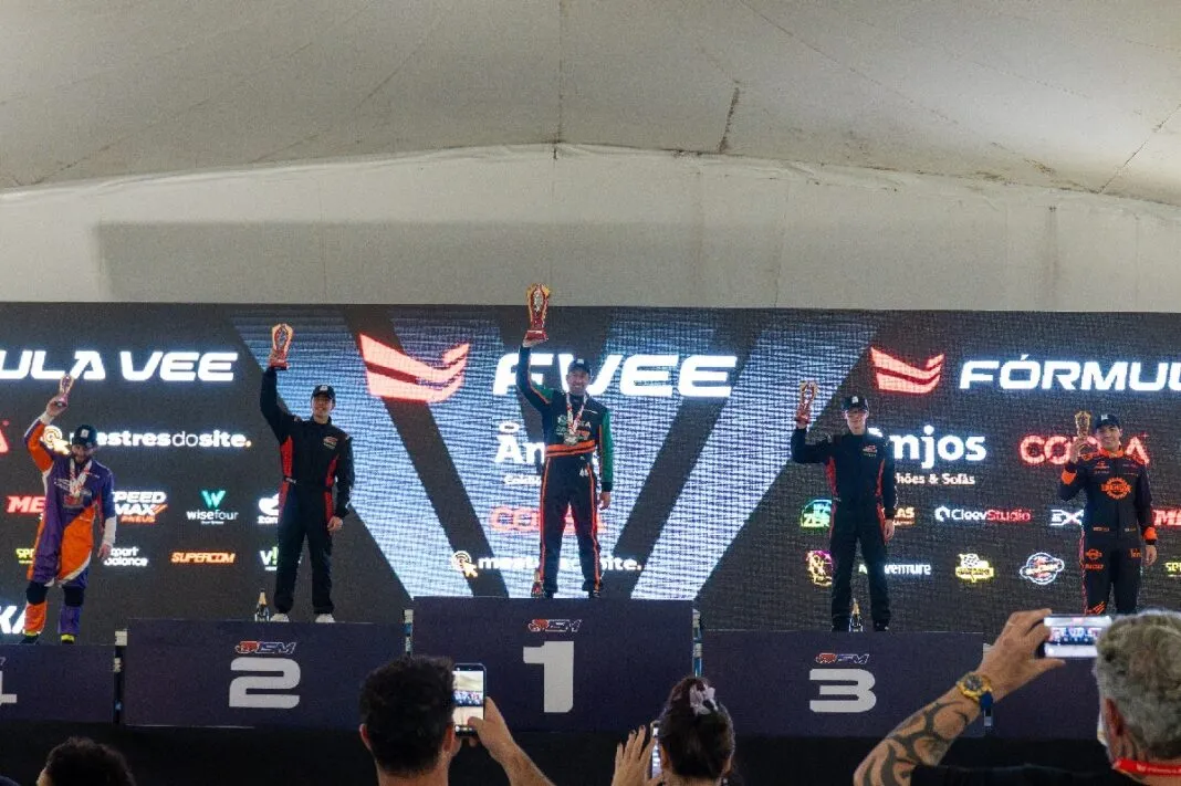 Levi Simões liderou as duas corridas da etapa de Interlagos de ponta a ponta