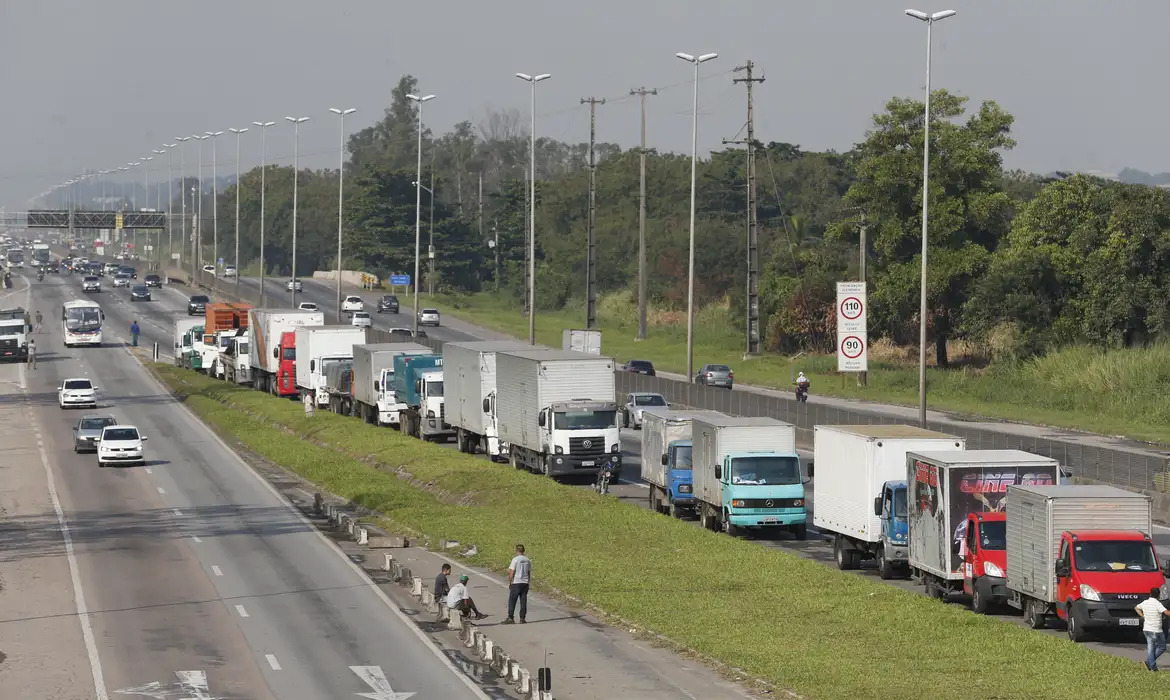 Nova Lei do Frete vira regra permanente e derruba anistia de bloqueios