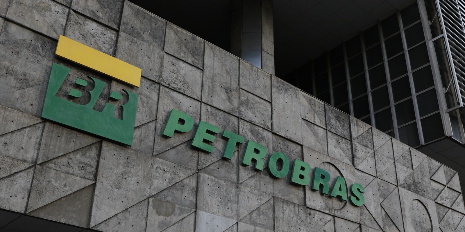 Petrobras apresenta primeiro navio com tripulação totalmente feminina