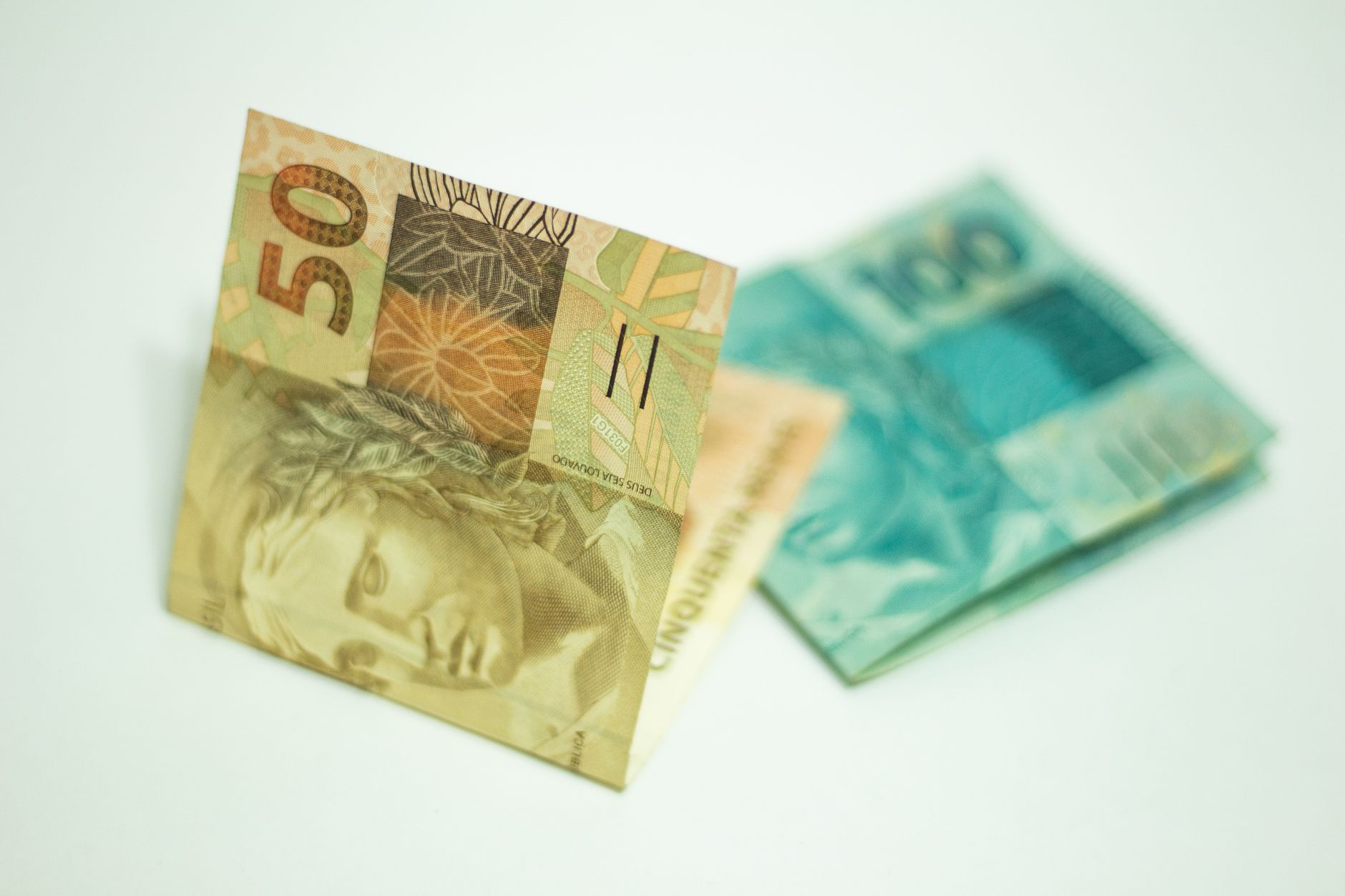 Reajuste do Bolsa Família gera alerta sobre impacto fiscal e foco em crianças