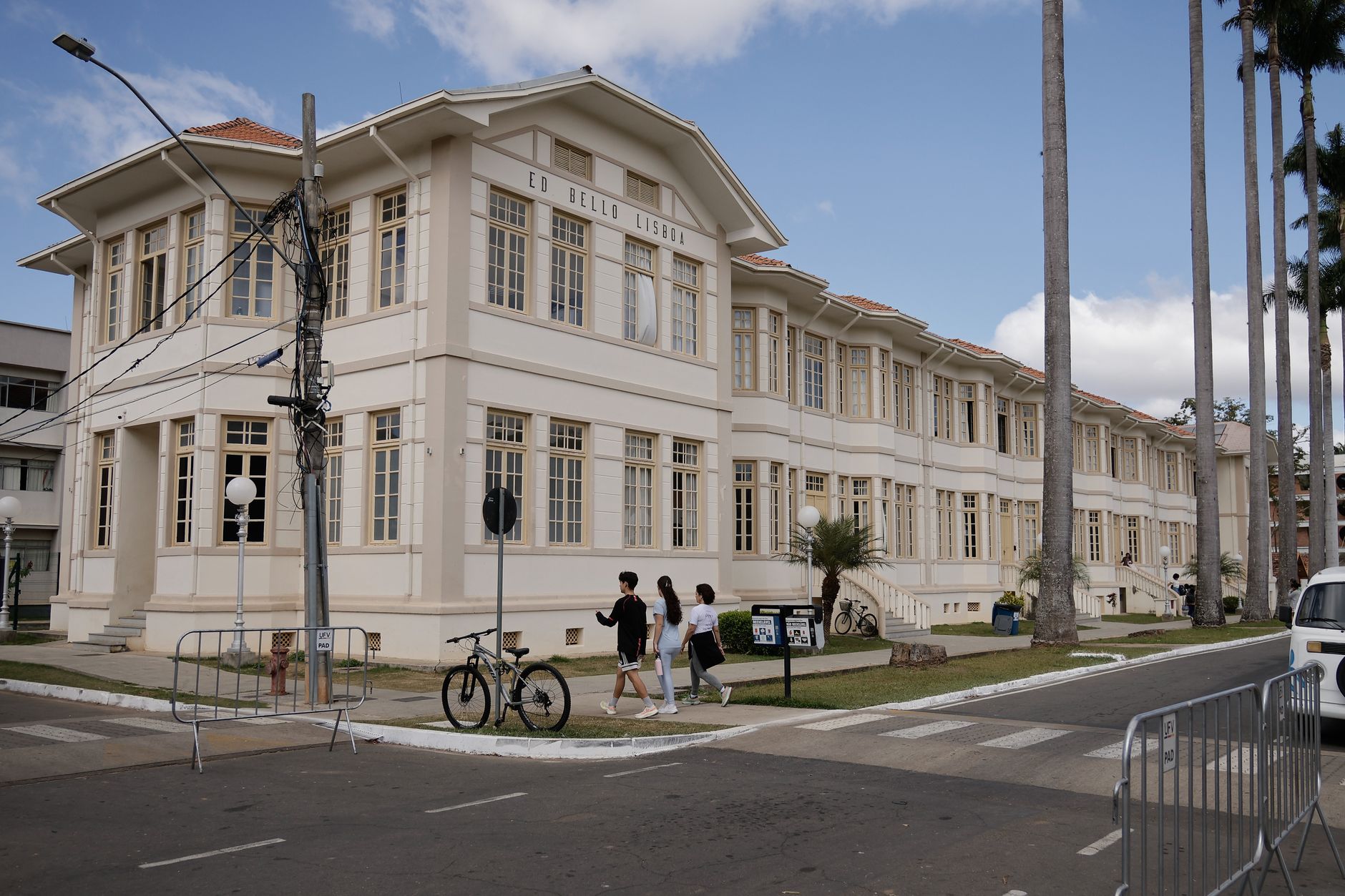 Relatório aponta defasagem na formação docente na rede pública