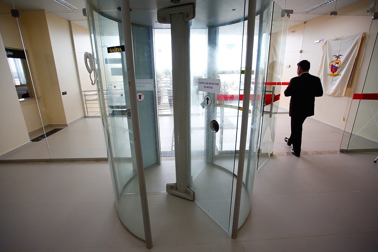 Salário de trabalhador pode ser penhorado para quitar dívidas gerais